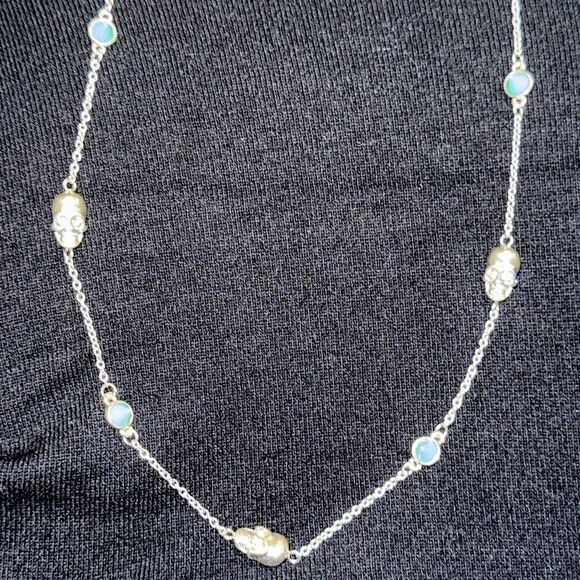 Rhinestone skull and spike necklace & earring set - Picture 4 of 5